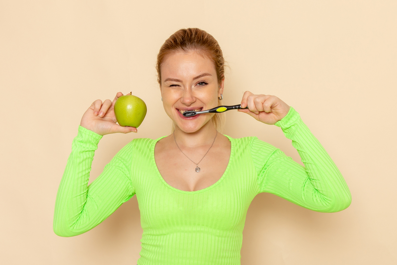 Mâncare rămasă între implant și gingie – STOMESTET Cluj-Napoca
